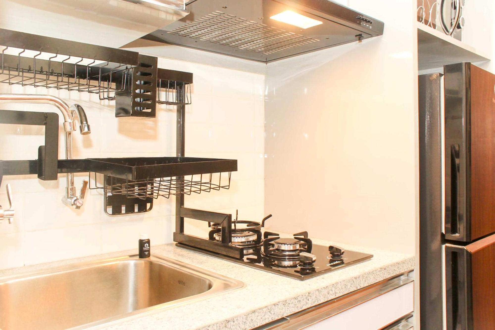 Apartemen Comfort Living At Grand Kamala Lagoon Near Shopping Center By Travelio
