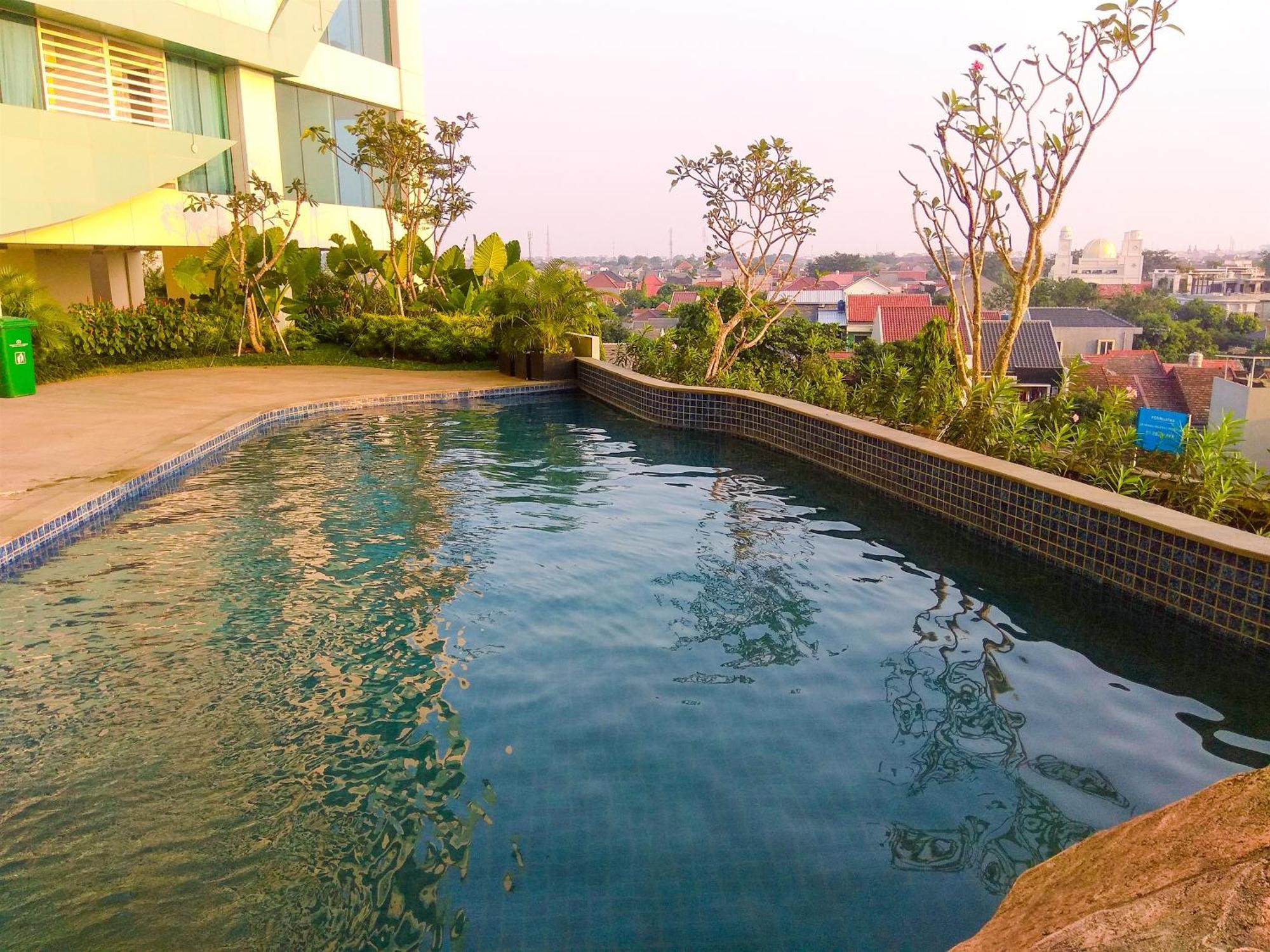 Apartemen Comfort Living At Grand Kamala Lagoon Near Shopping Center By Travelio Bekasi